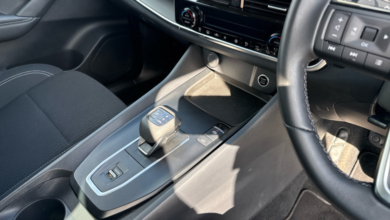 Nissan Qashqai 1.3 DiG-T MH 158 Acenta Premium 5dr Xtronic Petrol Hatchback